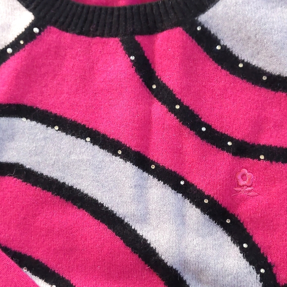 NWT. Woman's 100% Cashmere sweater w/crystal, multi color design and embroidery. - Picture 2 of 8